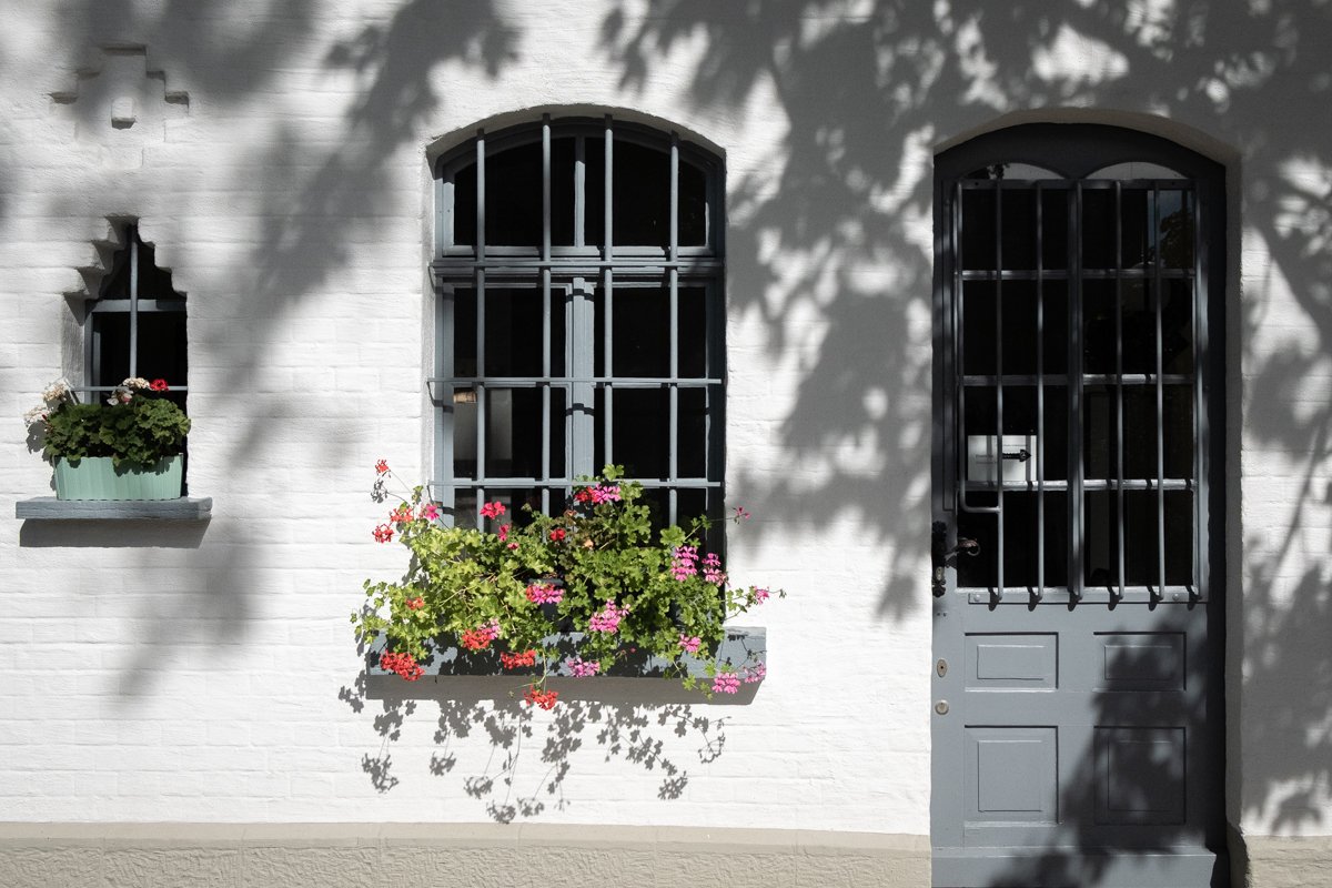 Front entrance to Daimler's garden house workshop with flowers in the window.